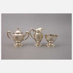 Übergroßes Silberservice