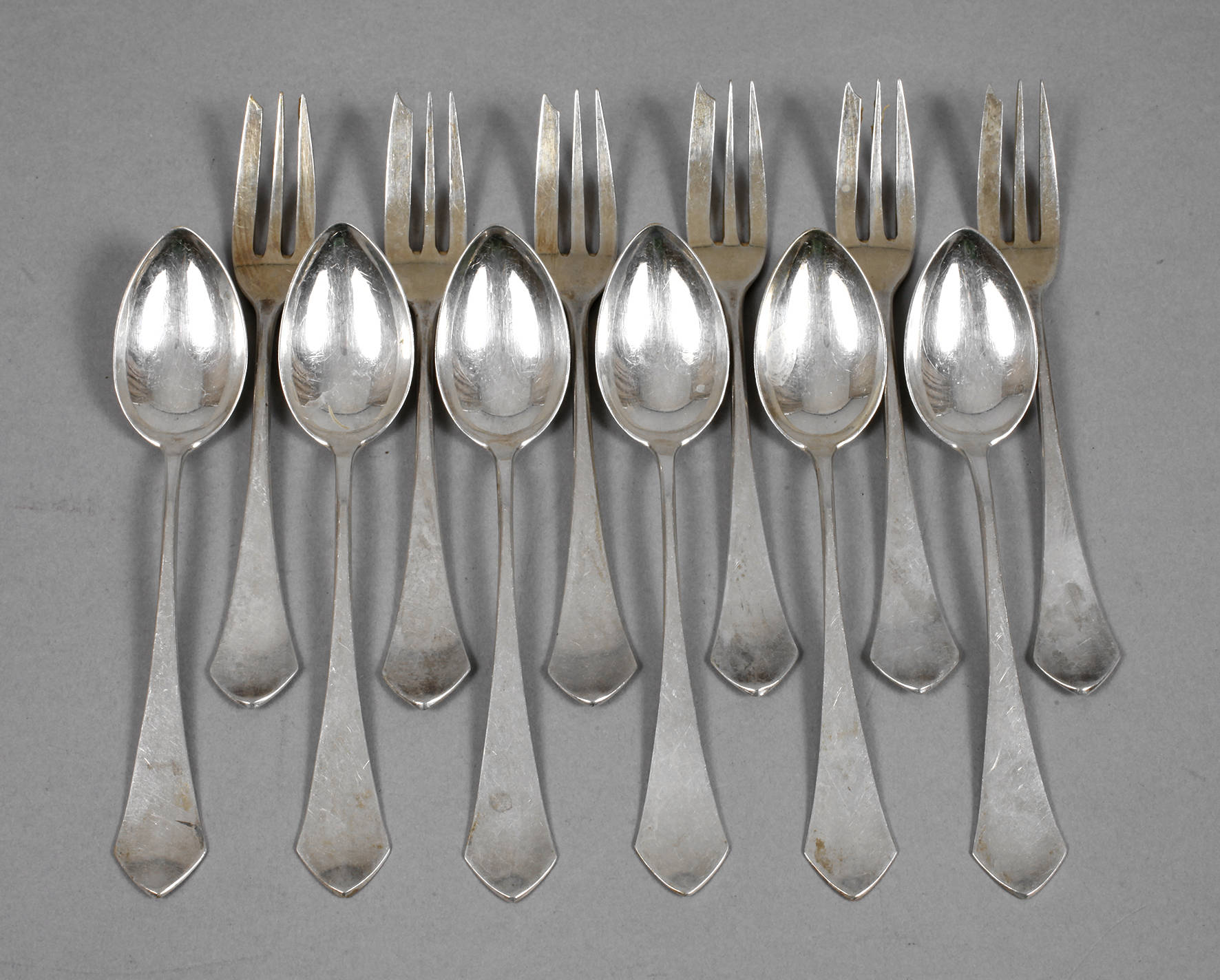 Sechs Kaffeelöffel und Kuchengabeln Art Déco