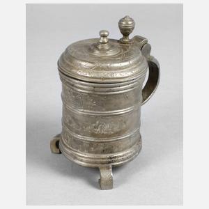 Kleiner gefußter Zinnhumpen