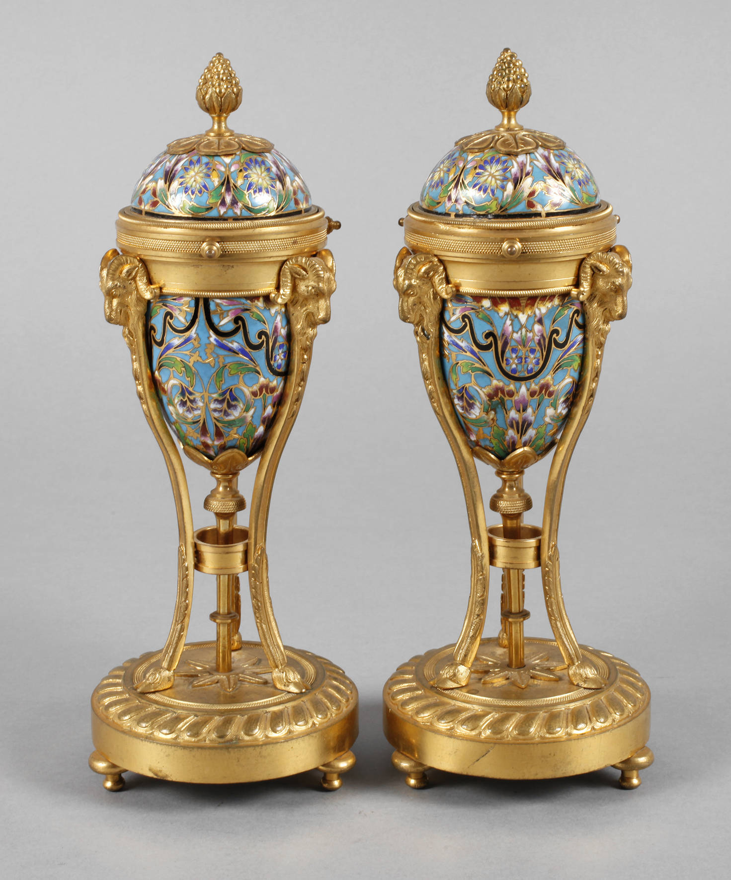 Paar klassizistische Verwandlungsleuchter