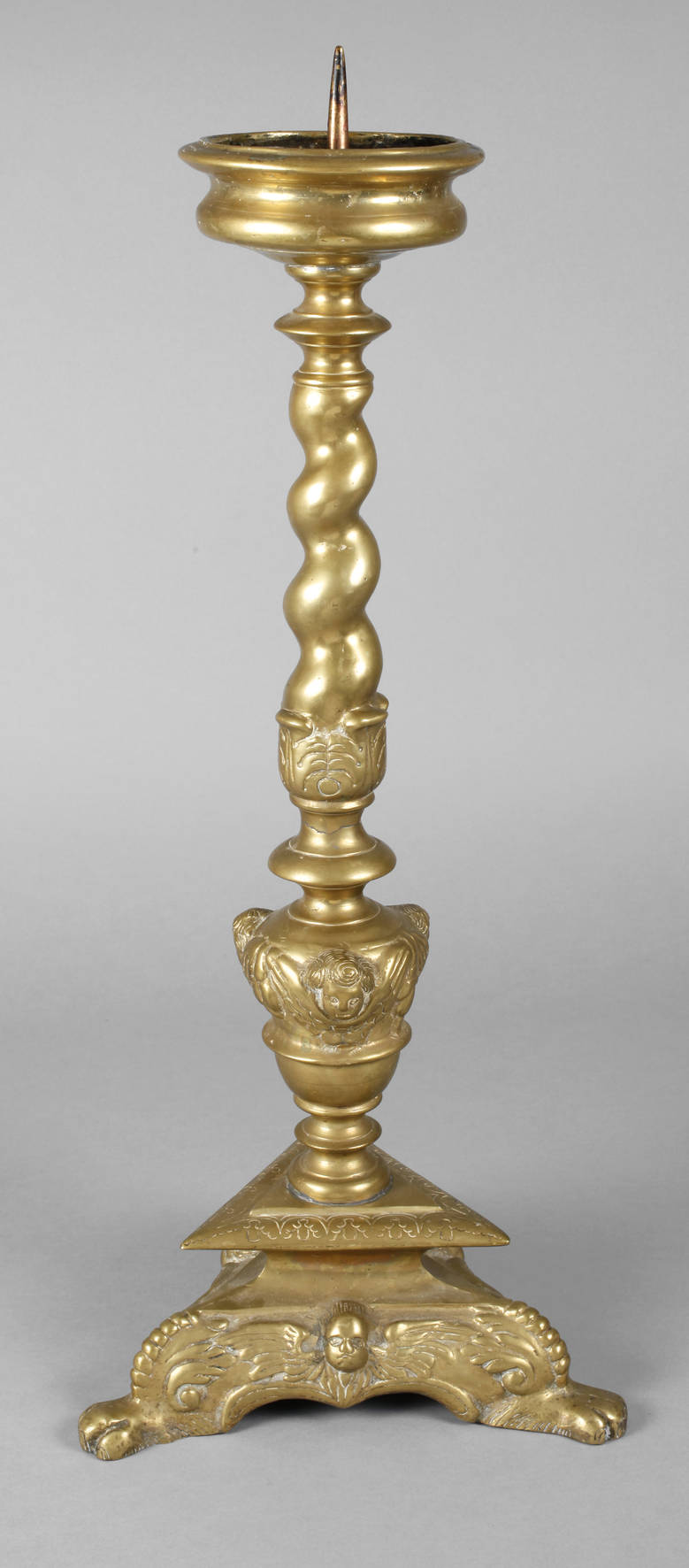 Große Bronzeleuchter