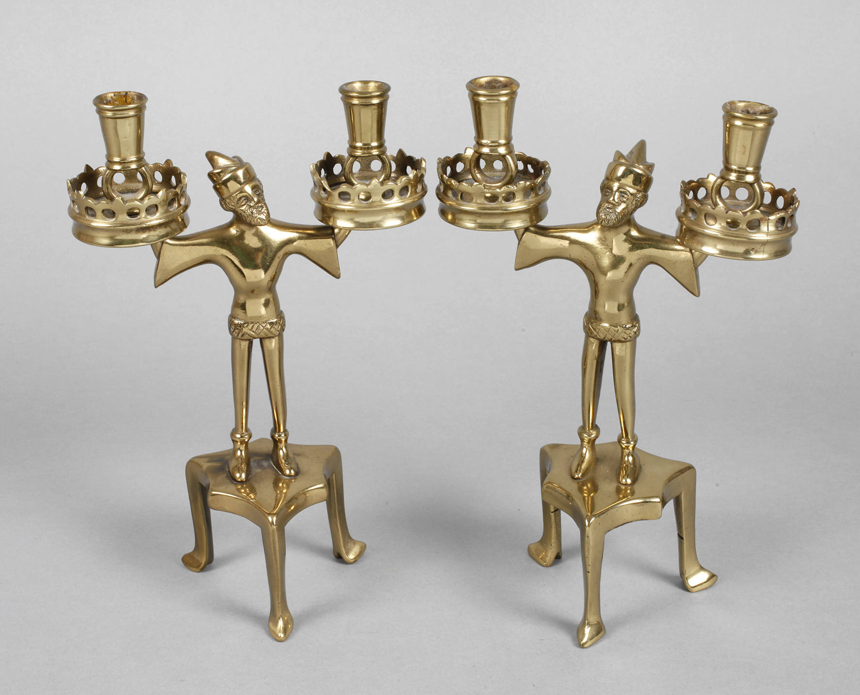 Paar figürliche Messigleuchter Art Déco