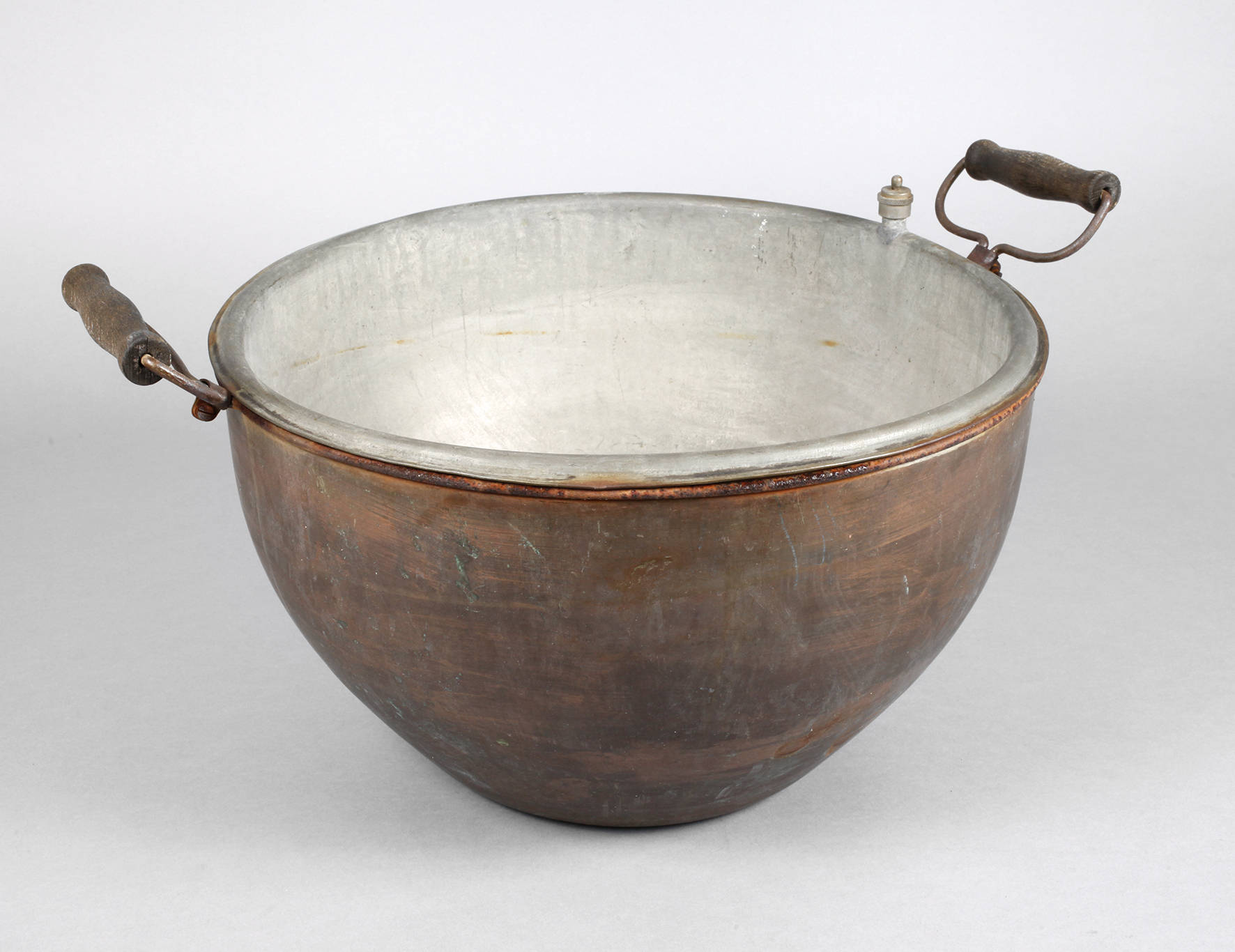 Große Kupferschüssel mit Warmhaltefunktion