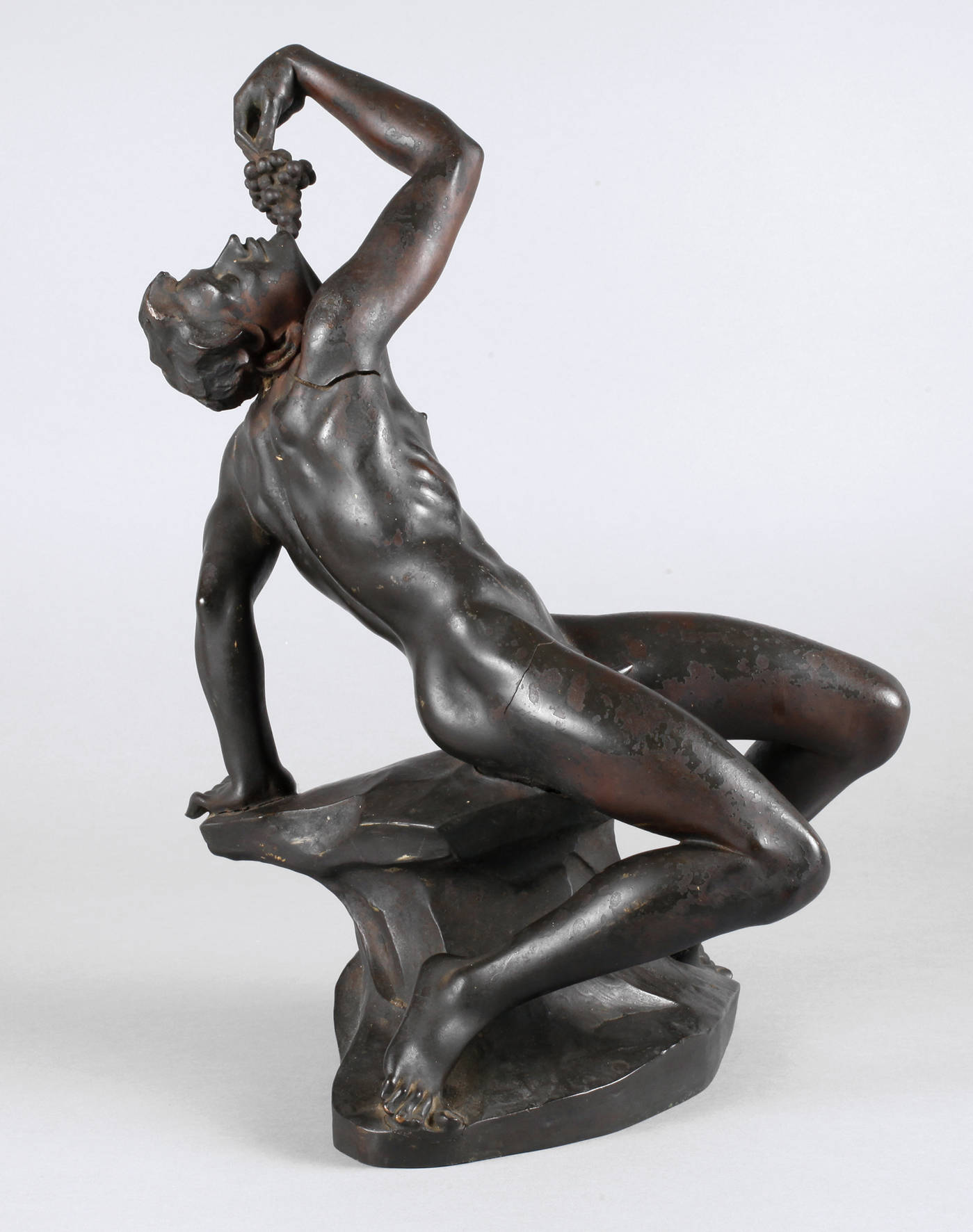 Gustinus Ambrosi-Eisenstadt, Bacchus auf einem Stein sitzend