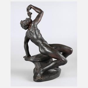 Gustinus Ambrosi-Eisenstadt, Bacchus auf einem Stein sitzend