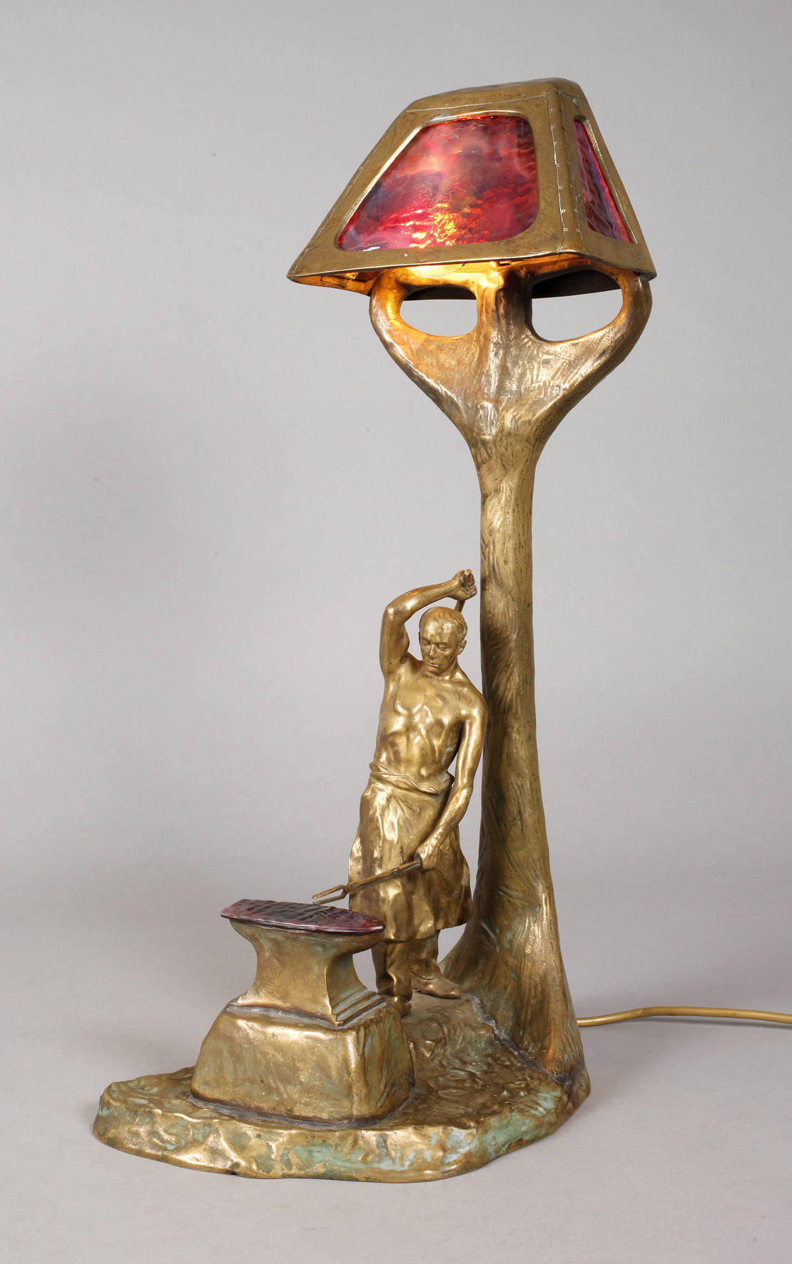 Tischlampe mit figürlichem Lampenfuß