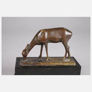 Bronze Reh beim Äsen