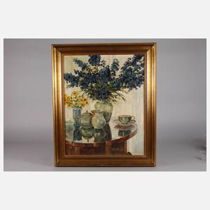 Hans Schneider, Stillleben mit Kaffeegedeck und Rittersporn