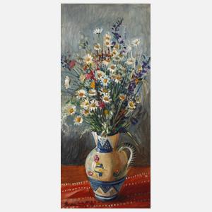 Wiesenblumen im Keramikkrug