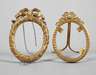 Zwei kleine Ovalrahmen mit Schleifenbekrönung