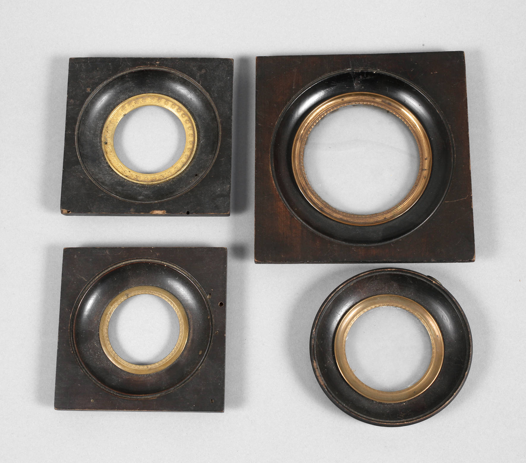 Vier Miniarurrahmen mit rundem Bildausschnitt 1. Hälfte 19. Jh.