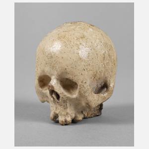 Geschnitzter Totenkopf