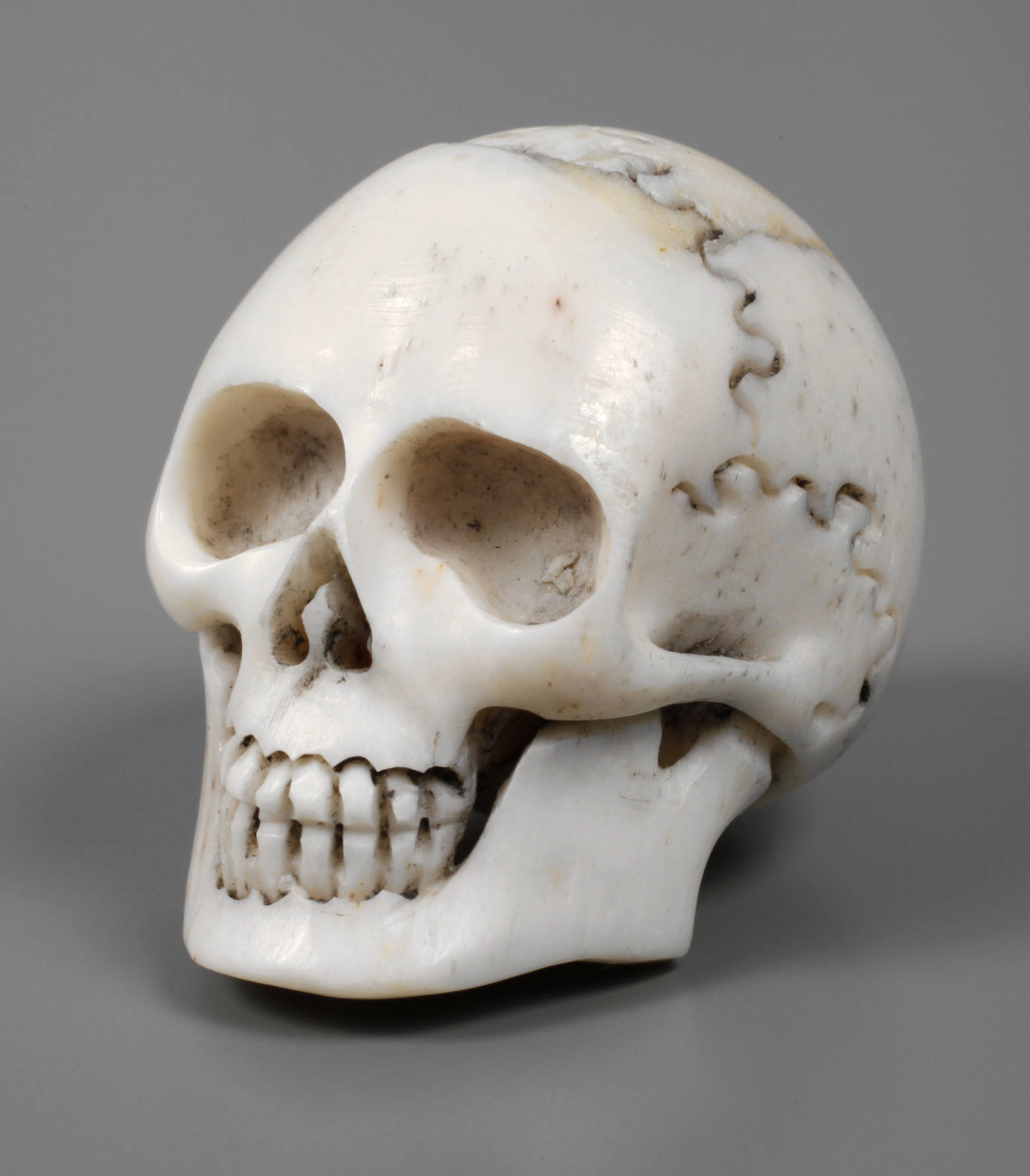 Geschnitzter Totenkopf