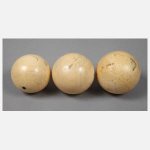 Drei Billardkugeln Elfenbein