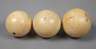 Drei Billardkugeln Elfenbein