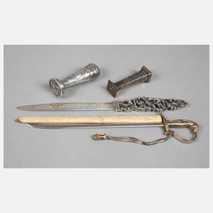 Zwei Petschafte und zwei Brieföffner