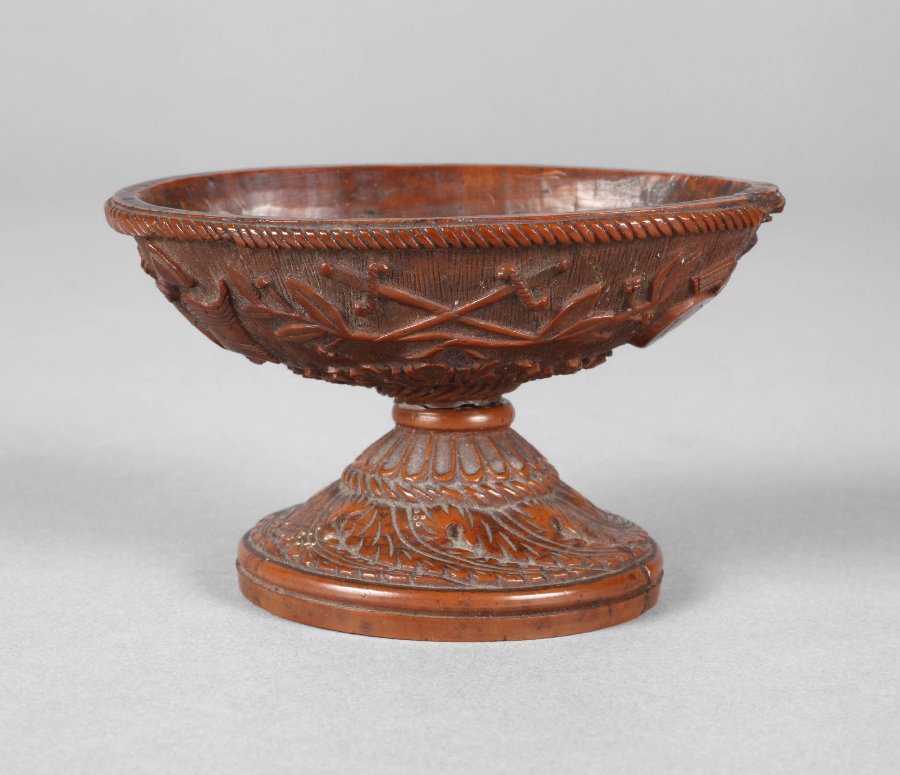 Miniaturschale geschnitzt