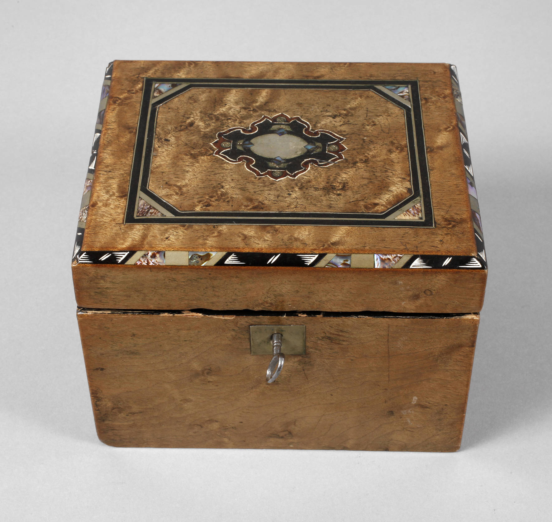 Intarsierte Schatulle