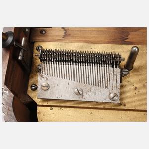 Plattenspieldose als Weihnachtsbaumständer