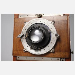 Große Plattenkamera mit Stativ