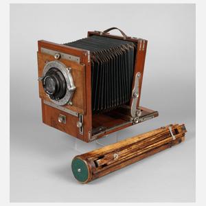 Große Plattenkamera mit Stativ