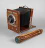 Große Plattenkamera mit Stativ