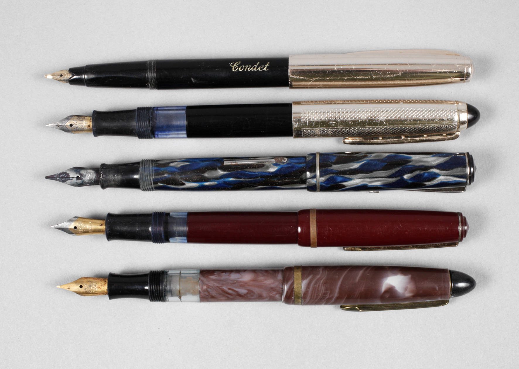 Fünf Füllfederhalter