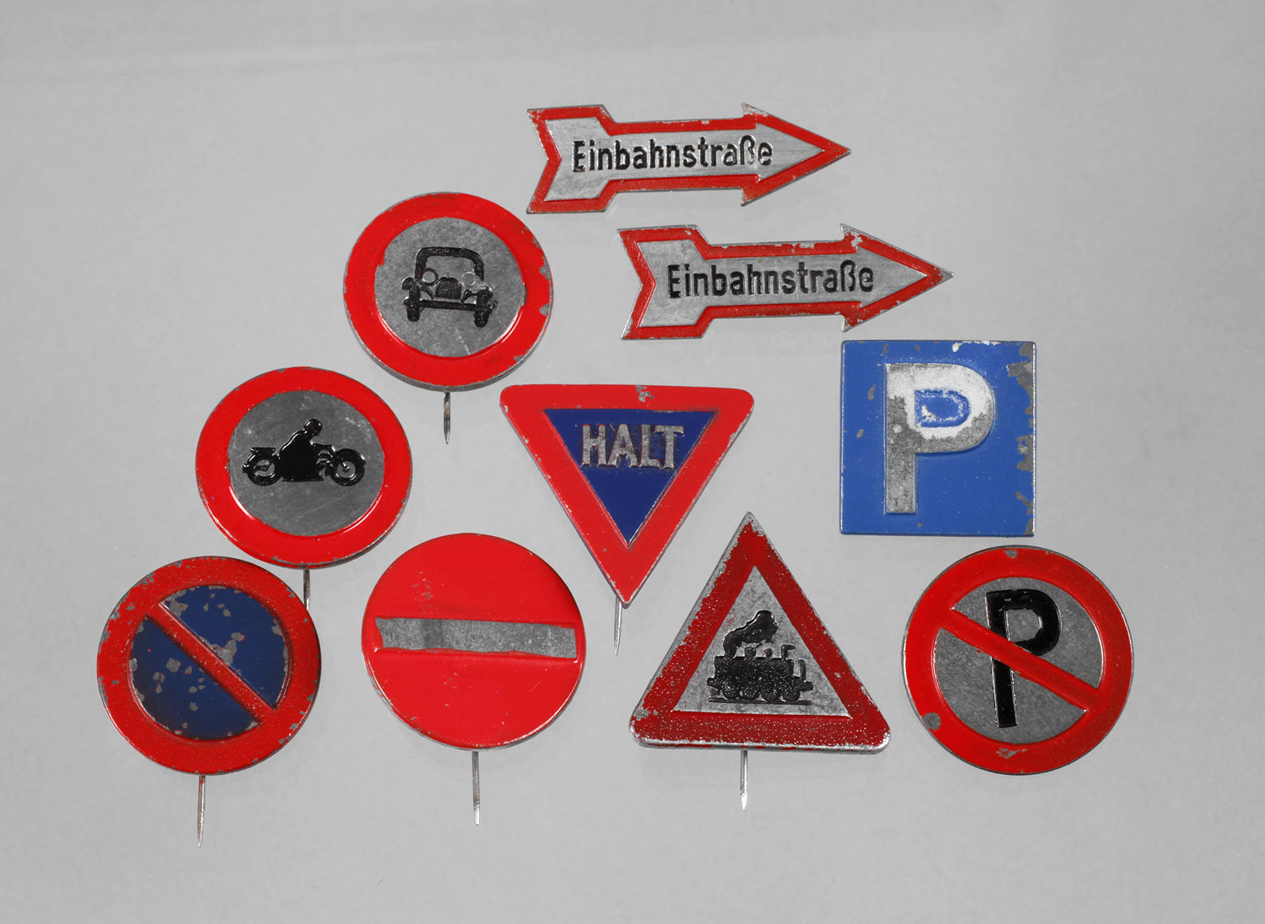Anstecknadeln Verkehrszeichen