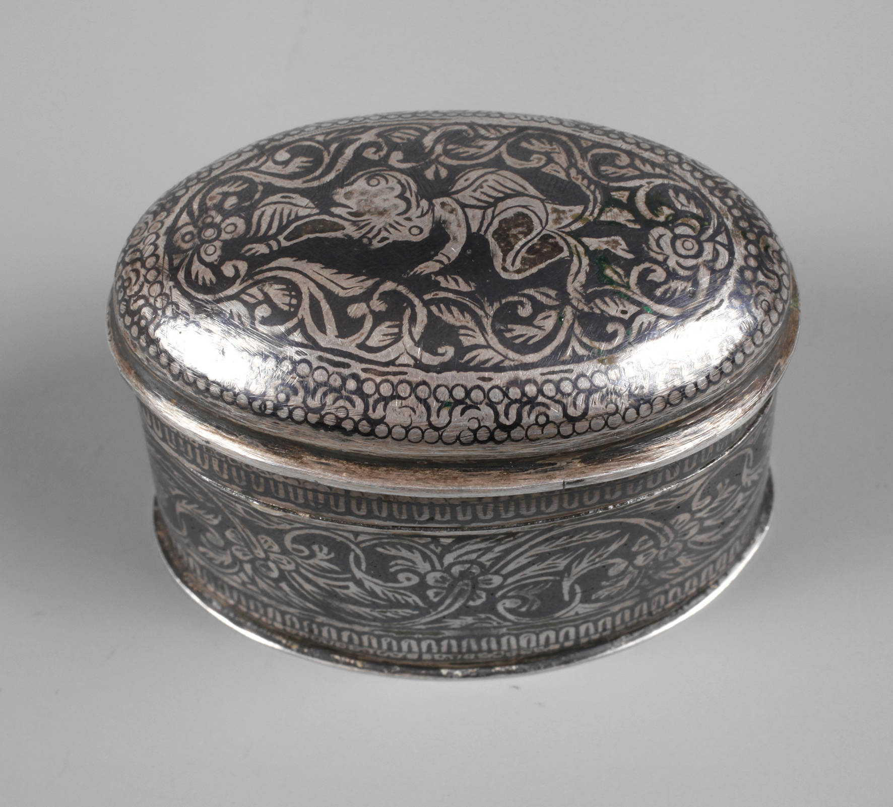 Pillendose Niello-Technik