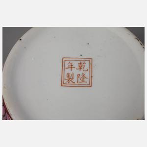 Paar Vasen und Zierteller Famille rose