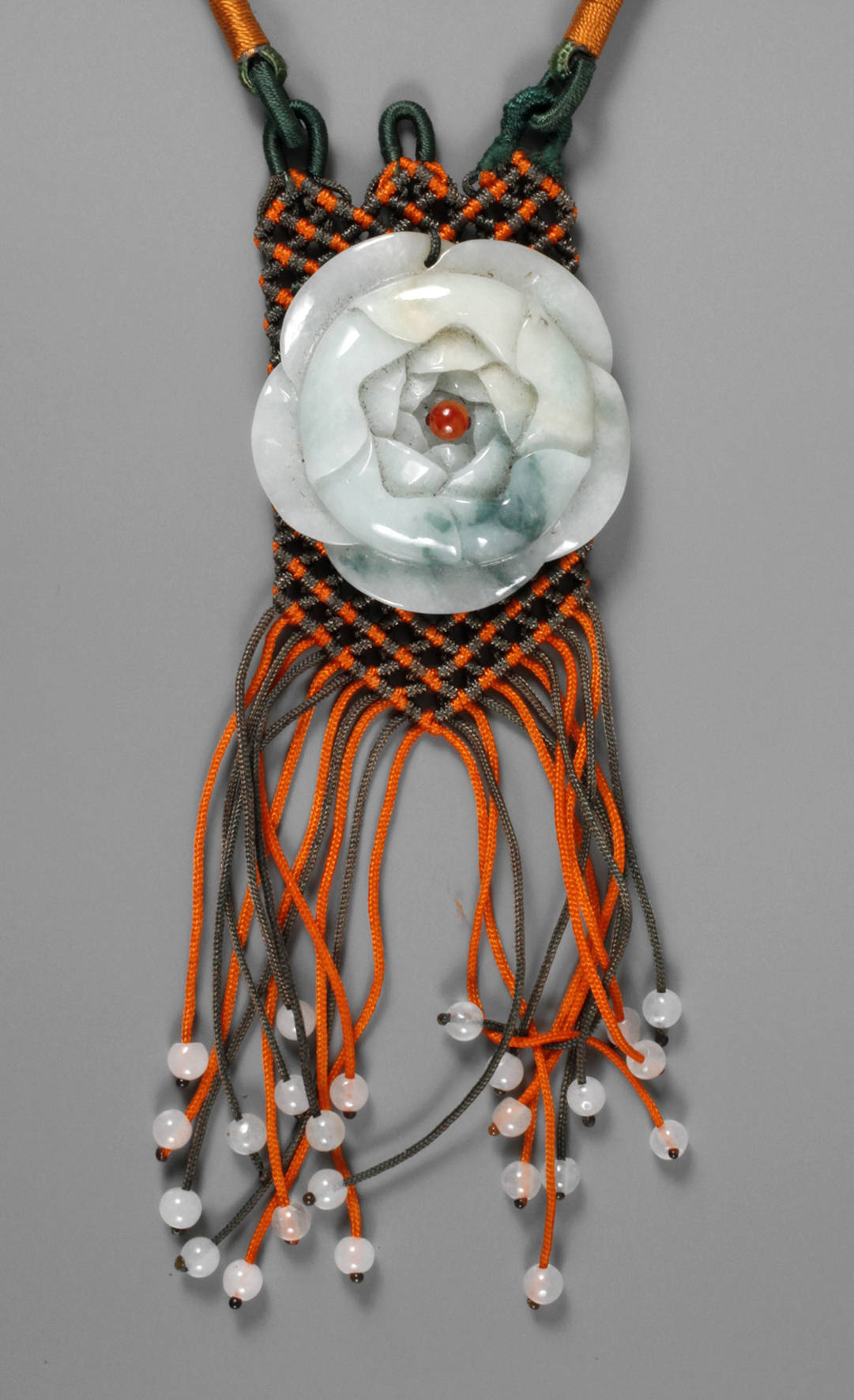 Außergewöhnliches Collier mit Lotusblüte in Jade