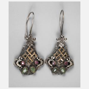 Silberohrhänger mit Smaragden und Rubinen