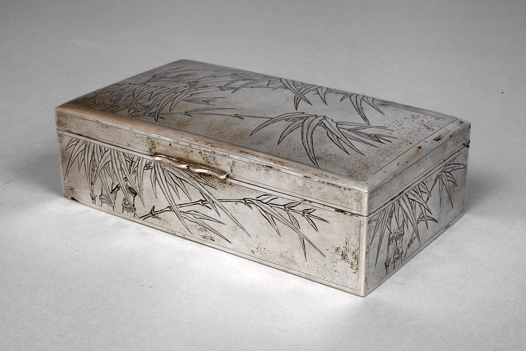 Versilberte Zigarrendose