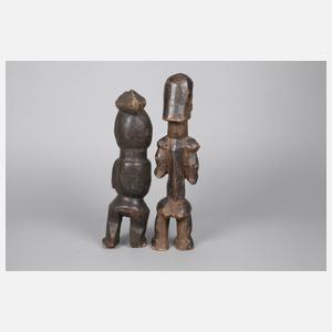 Zwei figürliche Schnitzereien der Fang