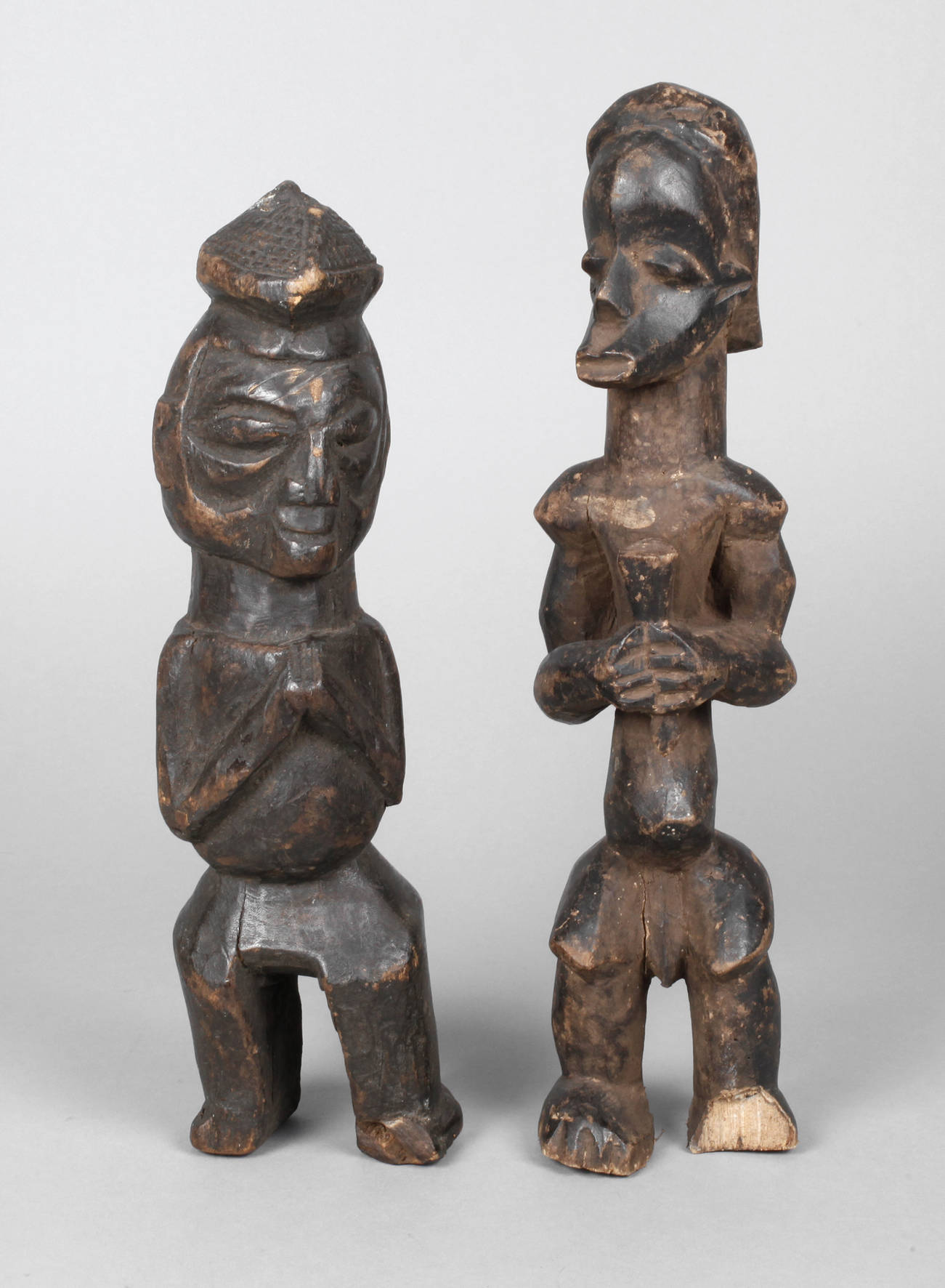 Zwei figürliche Schnitzereien der Fang