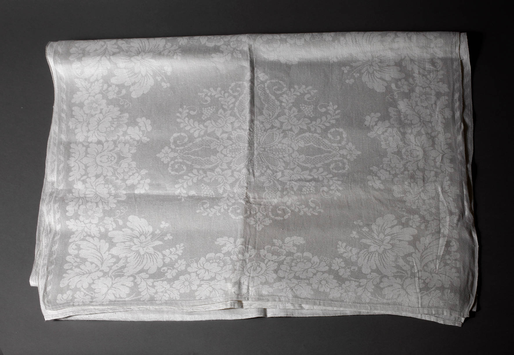 Sechs Servietten Blütendekor