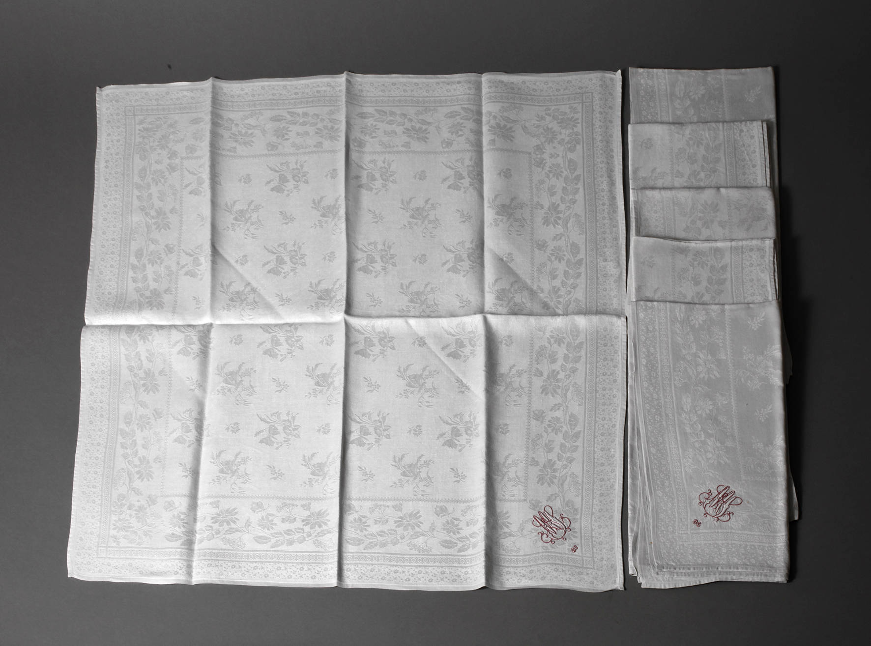 Sechs Servietten Wiesenblüherdekor