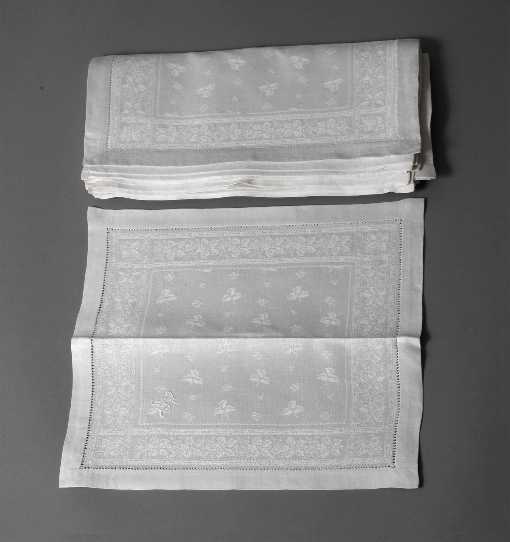 Elf Servietten Blütendekor