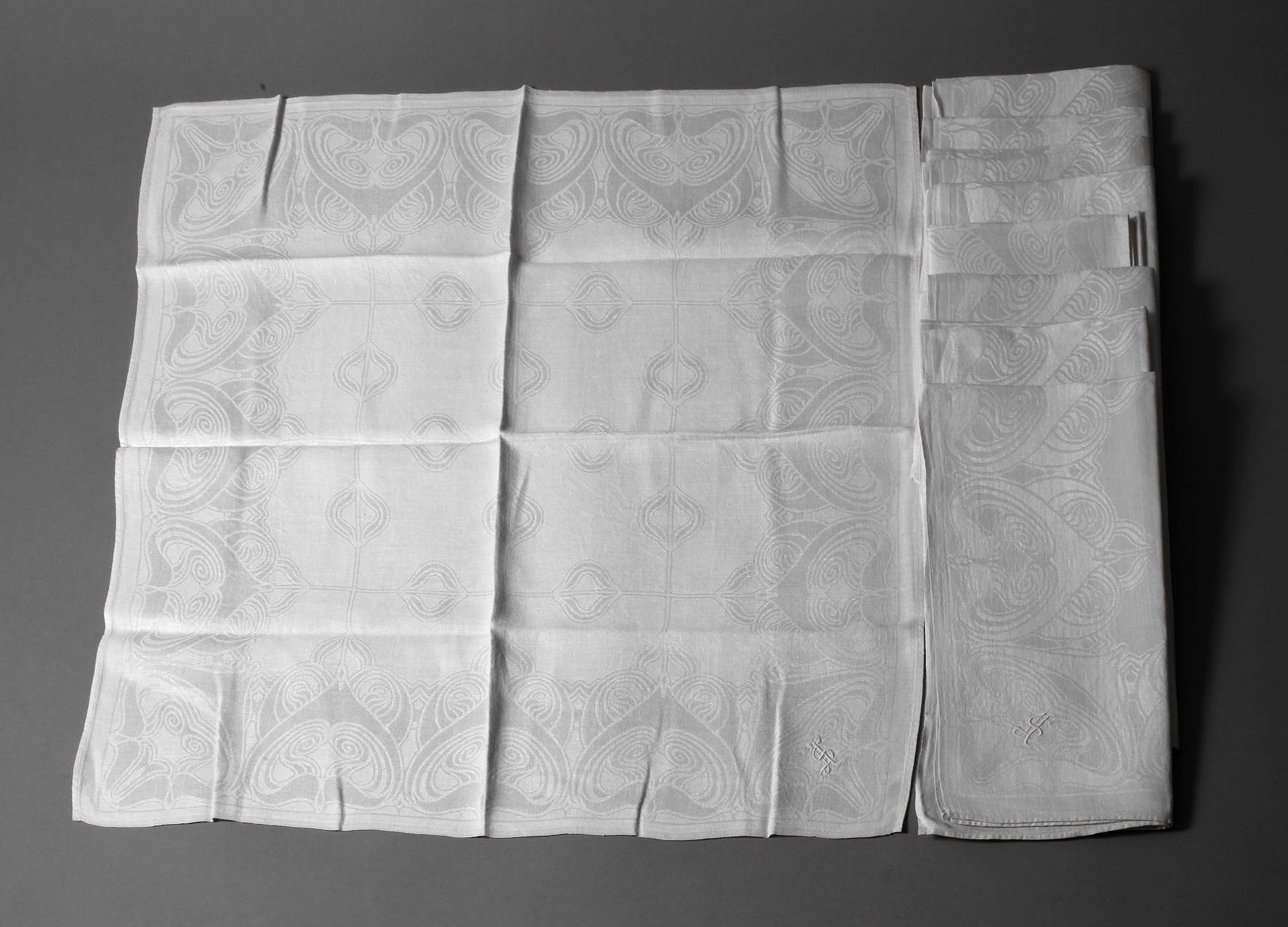 Neun Servietten Hans Christiansen