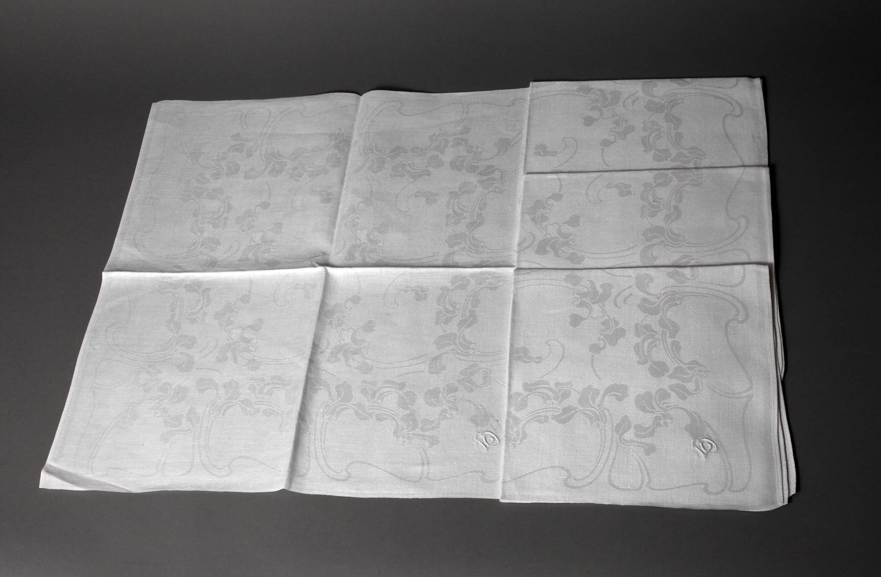 Vier Servietten Jugendstil