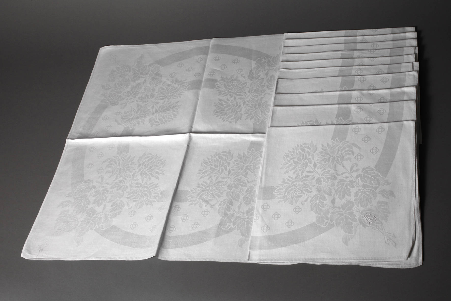 Elf Servietten Floraldekor