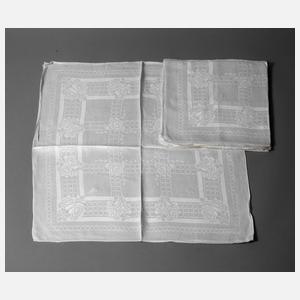 Sechs Servietten Blütendekor