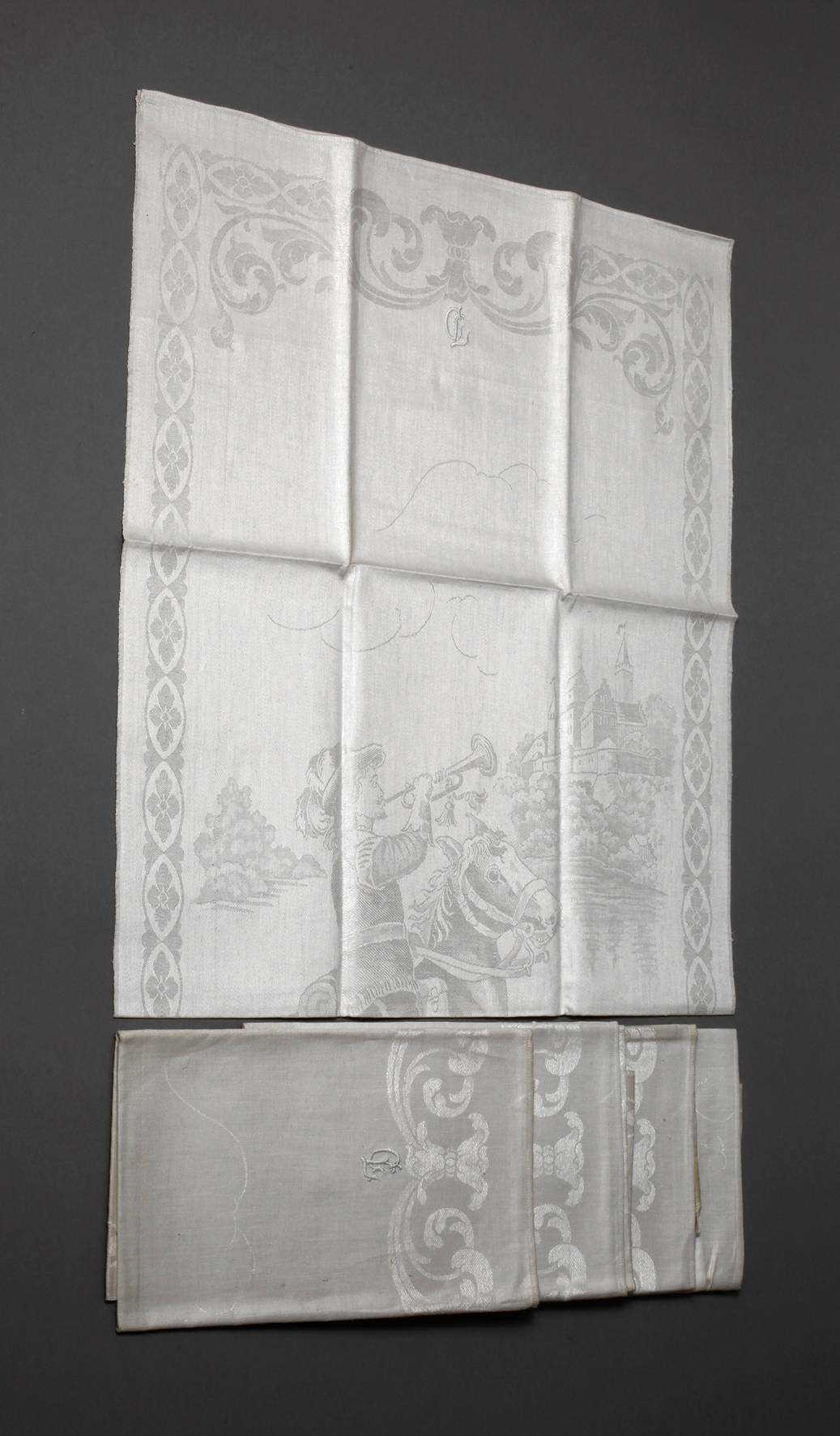 Fünf Gebilddamast-Handtücher Trompeter