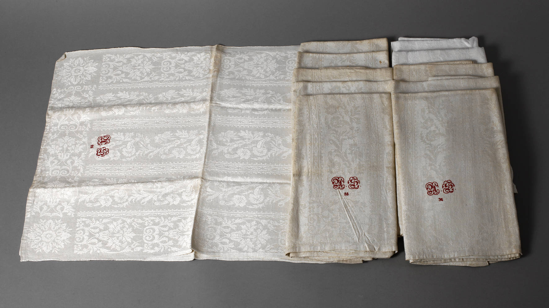 Elf Handtücher Floraldekor