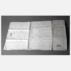 Sechs Handtücher Floraldekor