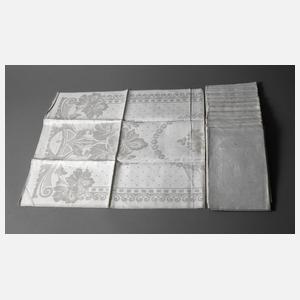 Zwölf Handtücher Jugendstildekor