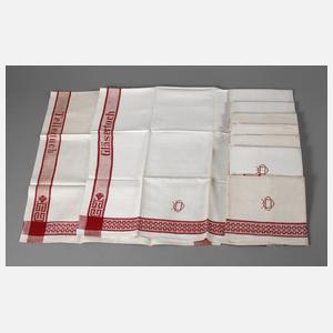 Neun Handtücher Farbstreifen mit Bezeichnung