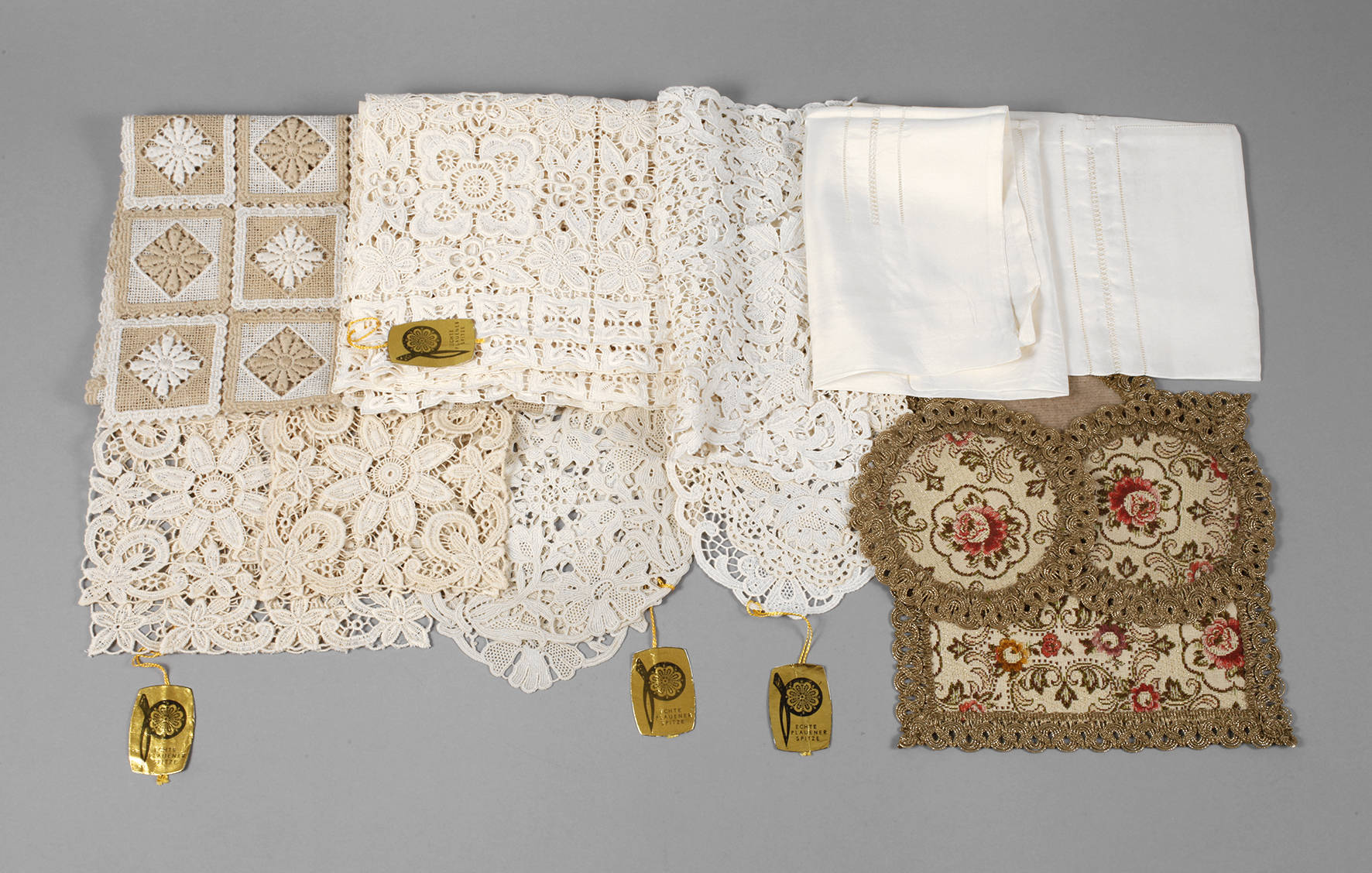 Konvolut Plauener Spitzendeckchen