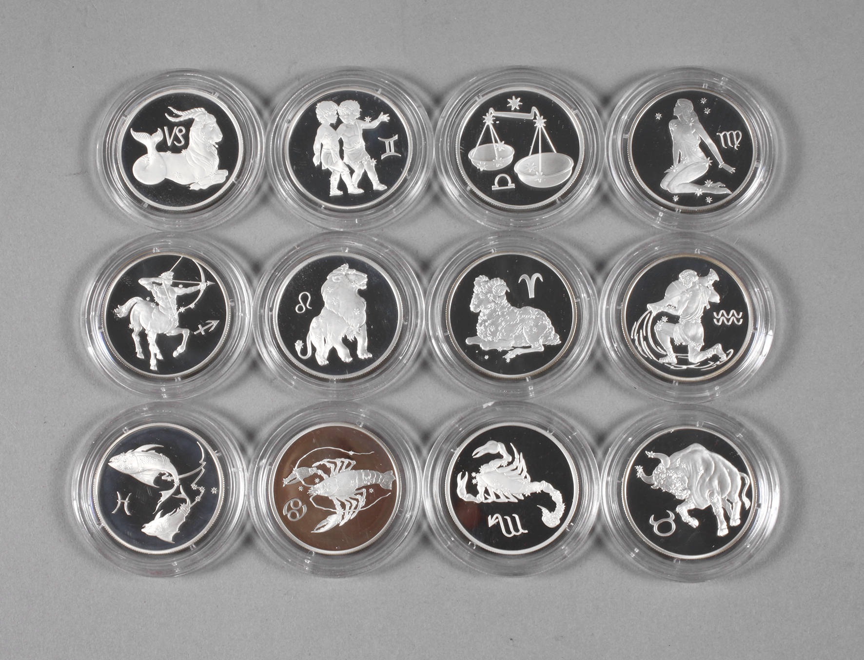Zwölf Silbermünzen Russland
