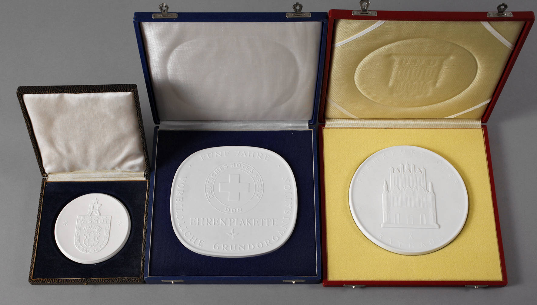 Drei Porzellanauszeichnungen DDR